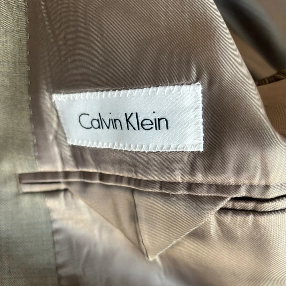 Calvin Klein Men's Taupe Suit jacket size 39L and pants 34